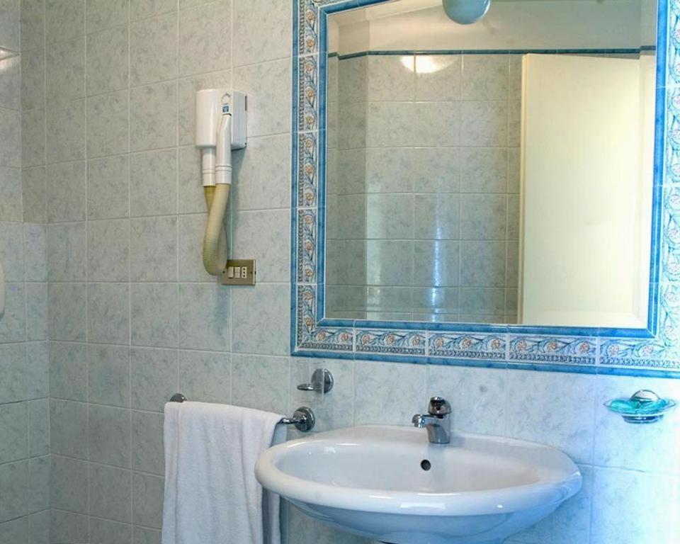 Hotel Laura Рим Экстерьер фото